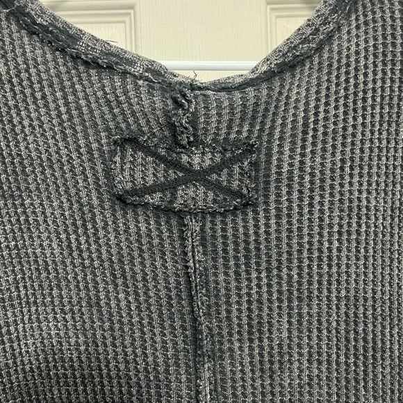 Zenana Outfitters Black Ribbed Short Sleeve Blouse - Picture 4 of 5